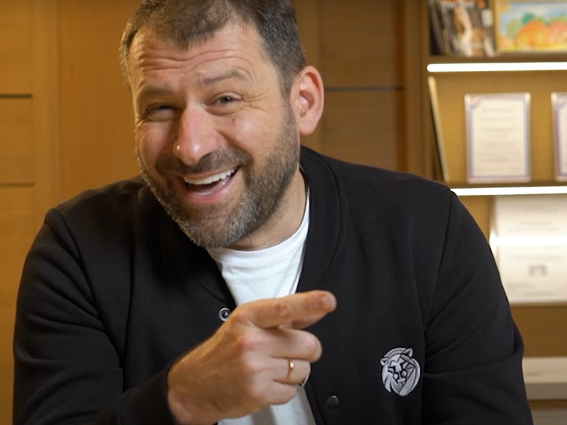 Российский миллиардер снизит зарплату на 20% непривитым сотрудникам