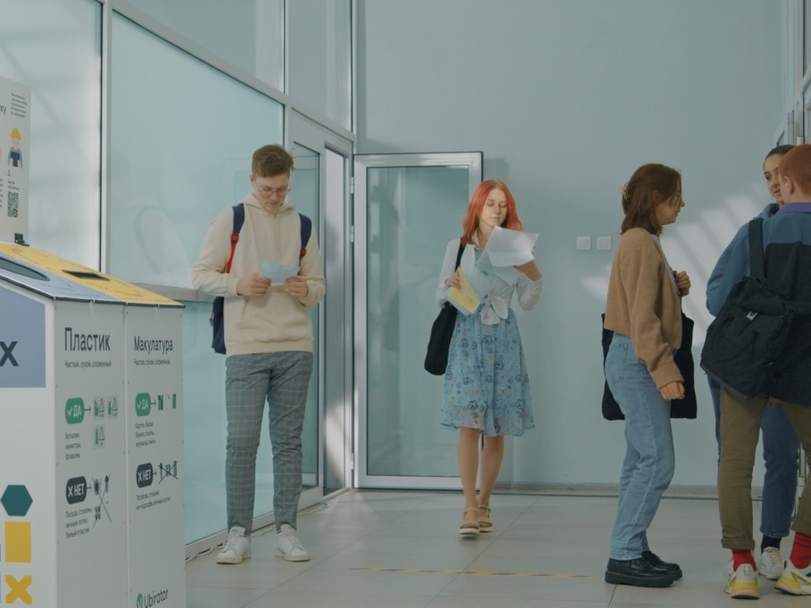 В российских школах установили контейнеры для раздельного сбора мусора с элементом соревнования