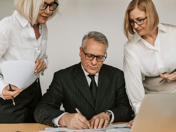 Печать для ИП: нужна или можно работать без нее