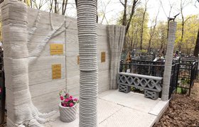 На московском кладбище установили первый в мире памятник, напечатанный на 3D-принтере