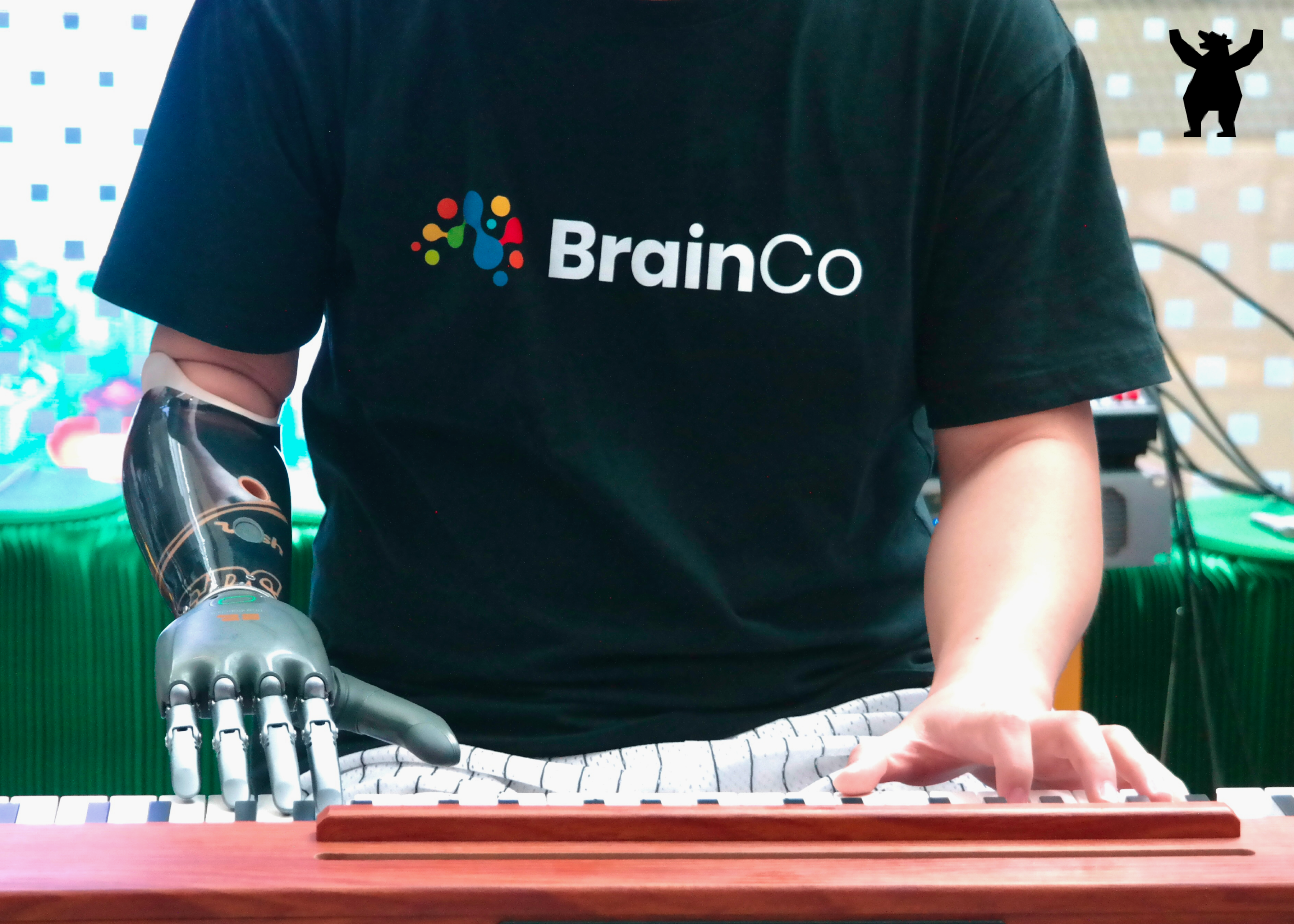 Российские эксперты — о конкуренте Neuralink Маска: BrainCo лидирует в скорости выхода на массовый рынок