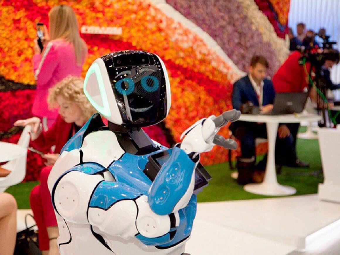 Роботы российской компании Promobot начали продавать сим-карты в Испании