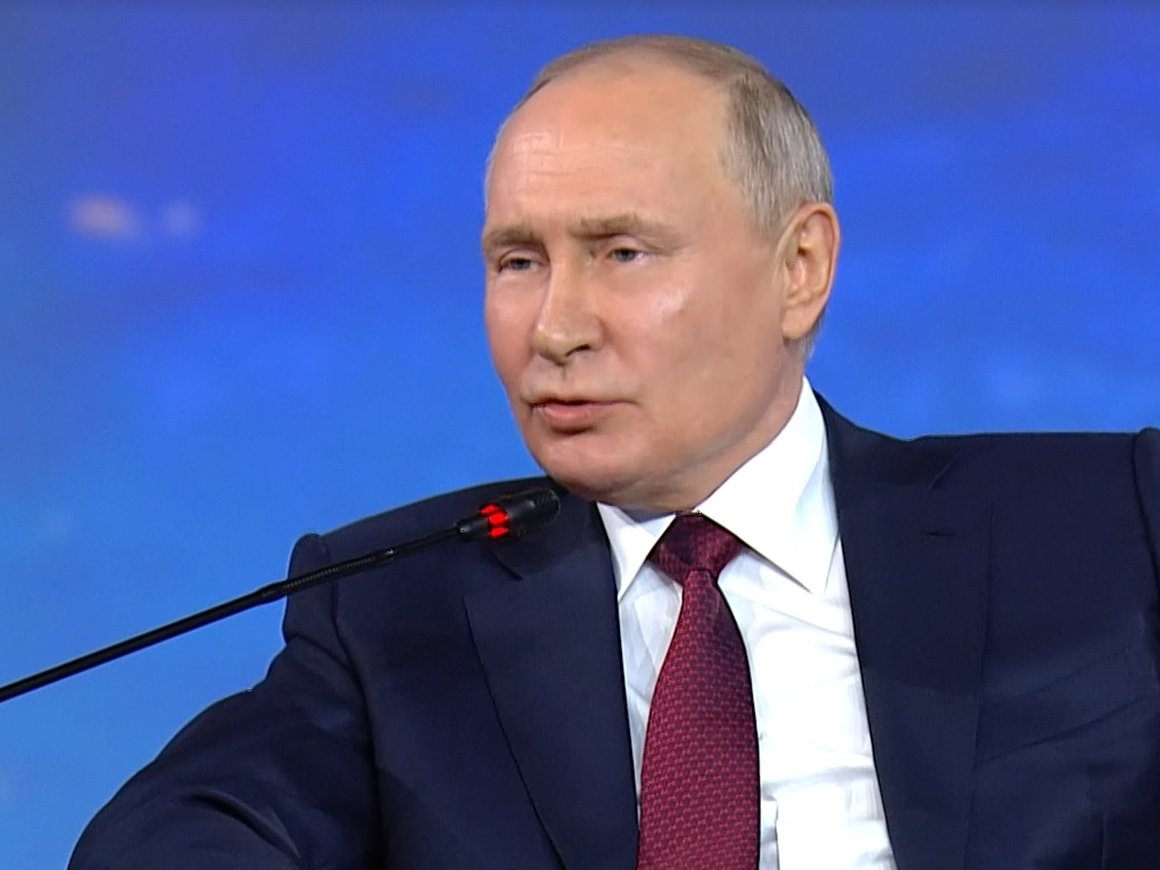 Часть активов уходящих из России иностранных компаний нужно выводить на биржу — Путин