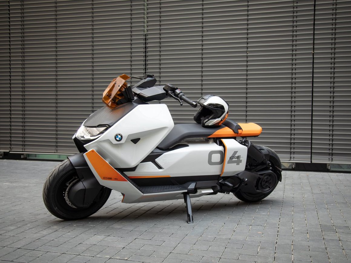 BMW запустила массовое производство электромотоцикла CE 04