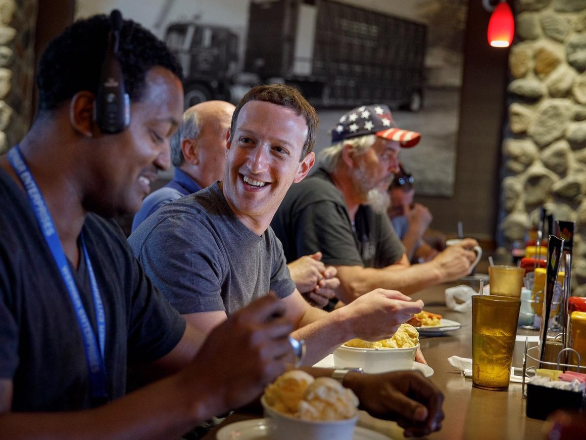 От шоколадных хлопьев на завтрак до мяса только что убитой козы на ужин: чем питаются миллиардеры