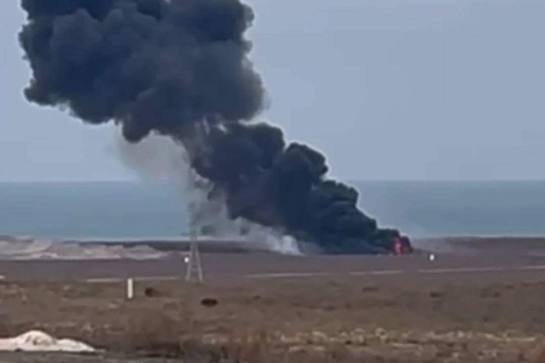 На борту разбившегося в Казахстане самолета было 16 россиян