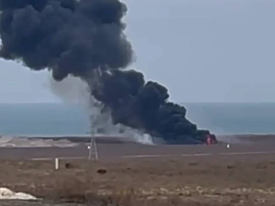 На борту разбившегося в Казахстане самолета было 16 россиян