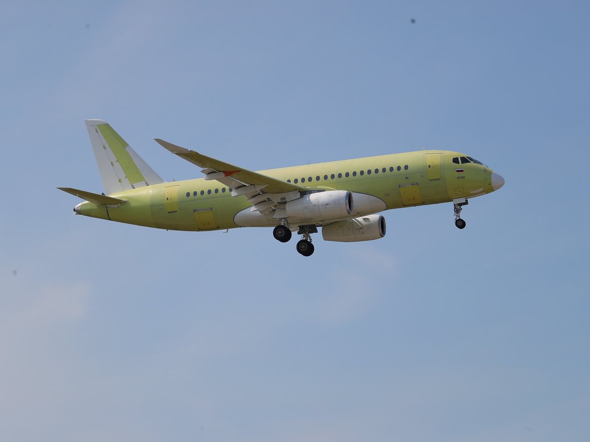 Импортозамещенный самолет SJ-100 совершил первый полет