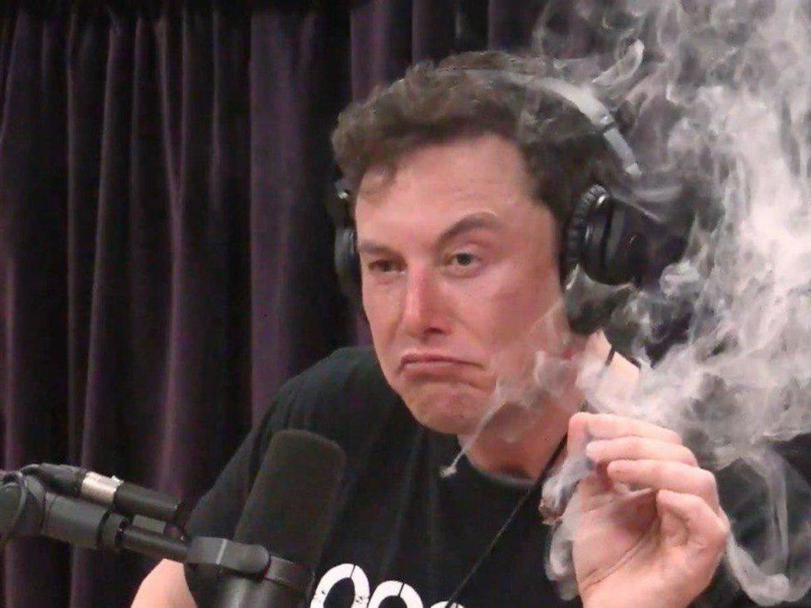 The Washington Post: NASA проверит Boeing и SpaceX из-за курения марихуаны Илоном Маском