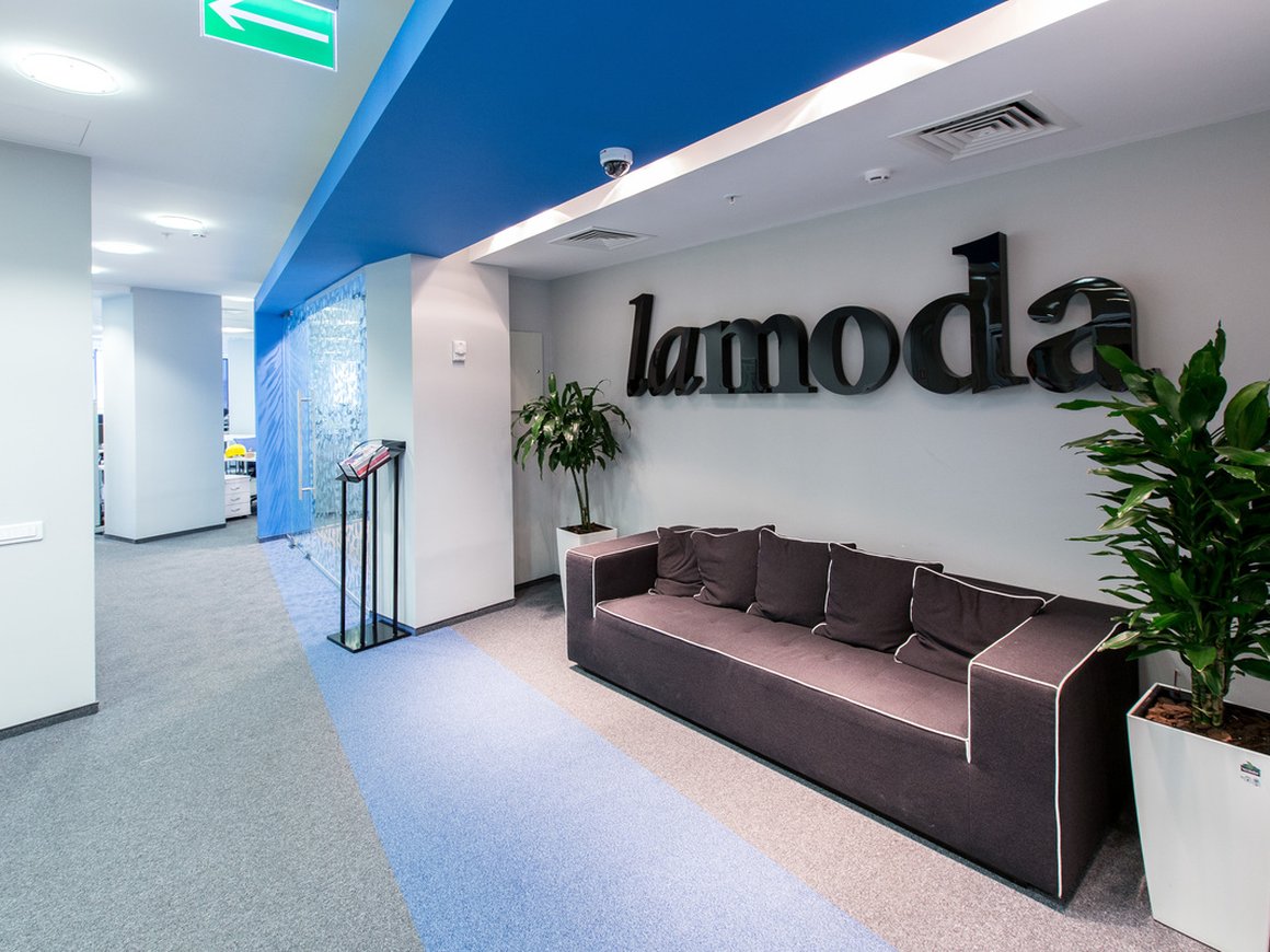 «Коммерсантъ» узнал о планах Lamoda открыть первый офлайн-магазин в России