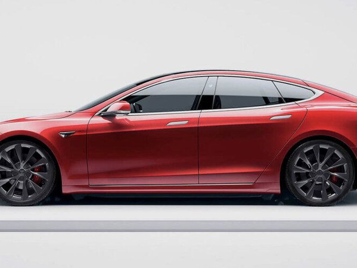 «Быстрее любой Porsche»: Илон Маск презентовал новую Tesla