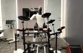 Робот-гуманоид Xiaomi CyberOne научился играть на барабанной установке