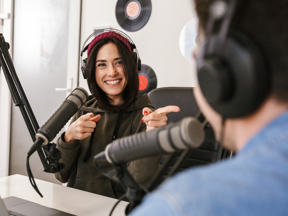 Не только бизнес: подборка интересных подкастов от Сбера, «Яндекса» и других