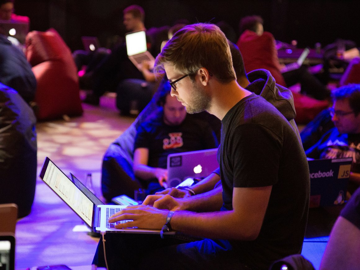 Почти 40% компаний применяют IT-решения на базе ИИ