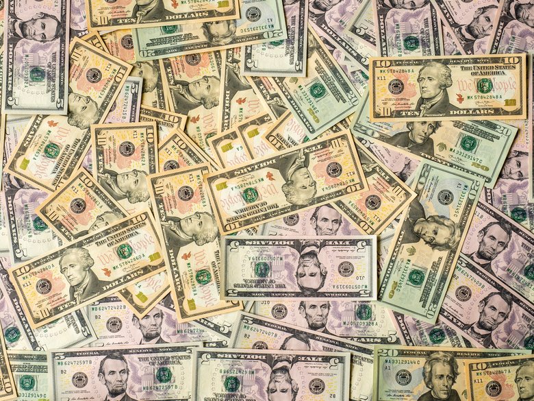 Полезные сладости, синтетические лица, 3D-улыбка: кто привлек инвестиции в июне