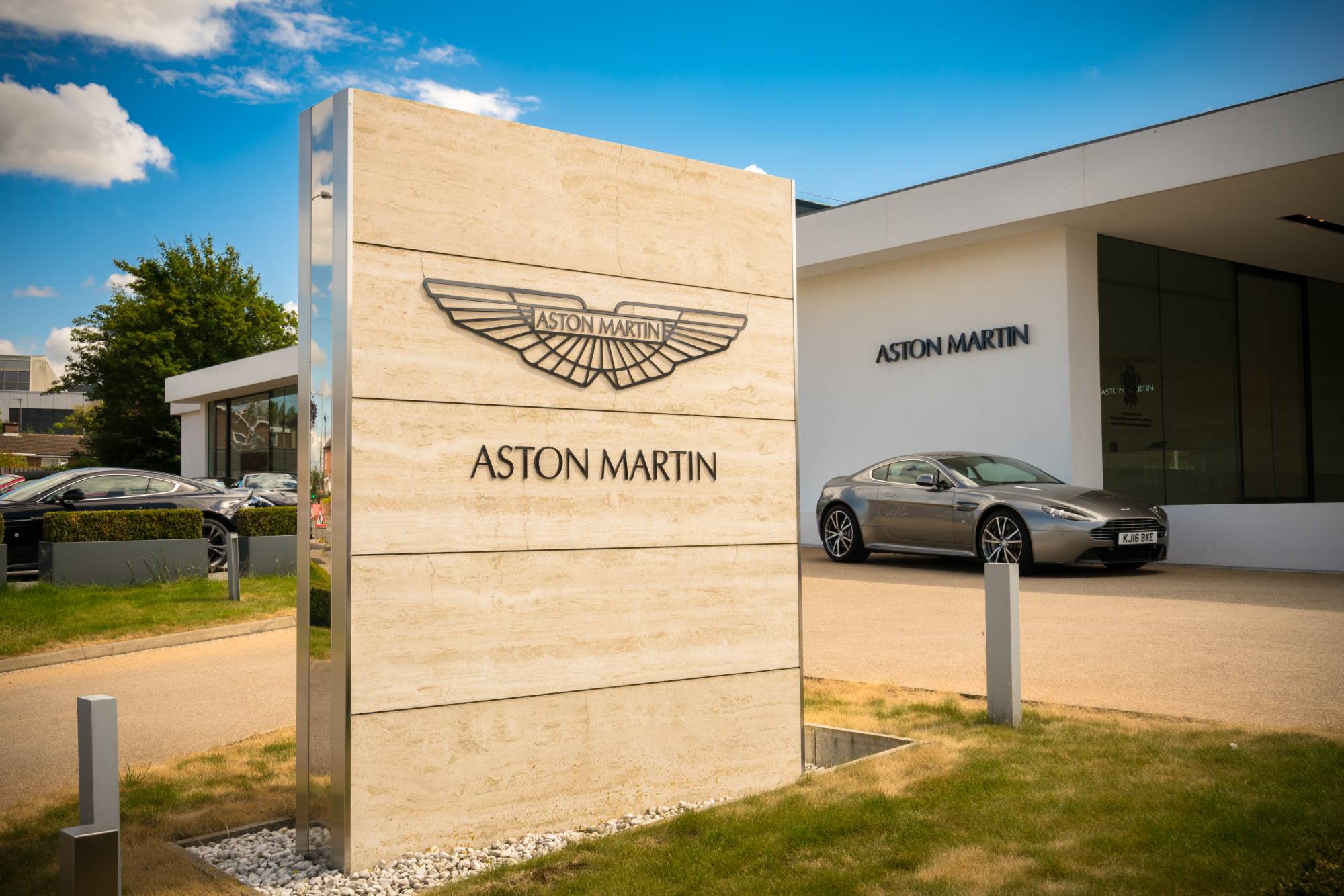 Aston Martin сократит 5% штата сотрудников из-за убытков и долгов