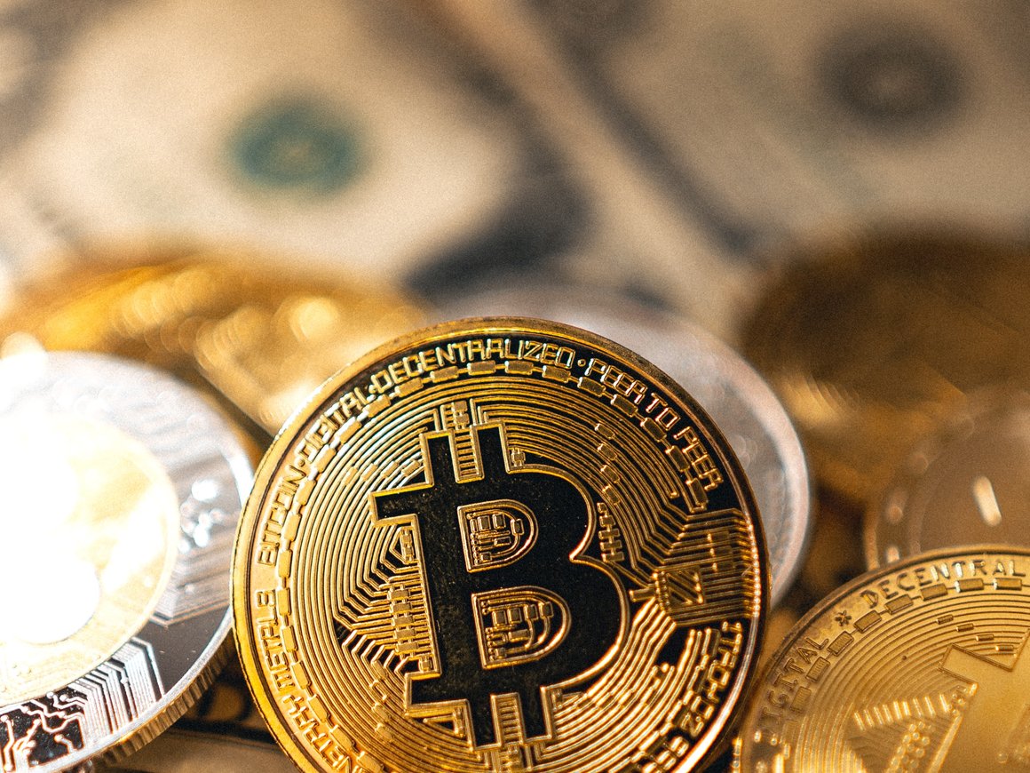 Минфин и Банк России планируют легализовать расчет в криптовалютах