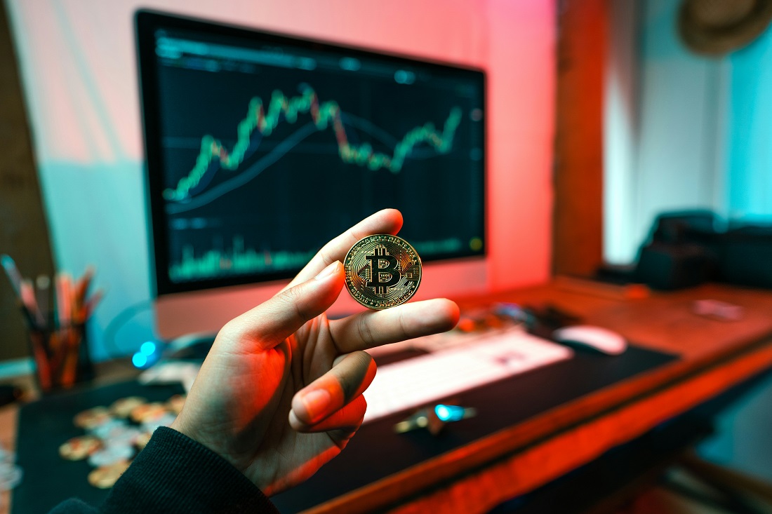 Биткоин и другие криптовалюты продолжают падать на фоне новостей о создании стратегического крипторезерва в США