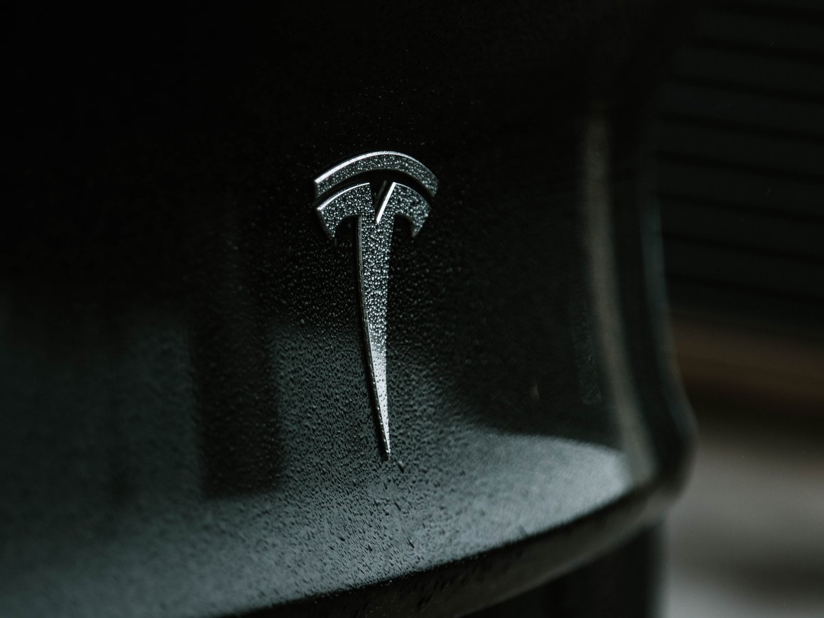 Tesla потеряла почти $100 млрд капитализации в первые две недели 2024 года