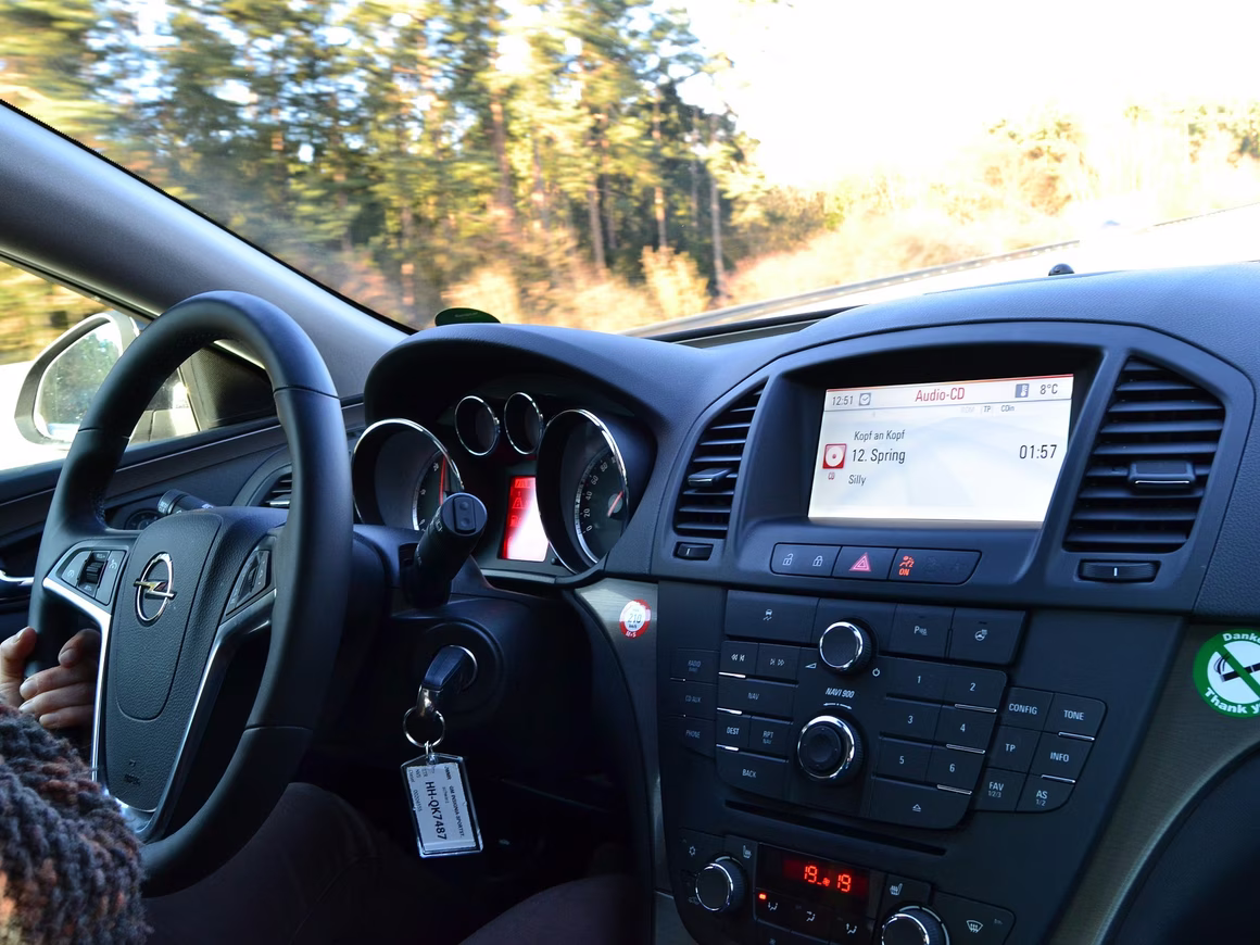 ГИБДД назвала сроки появления электронных водительских прав