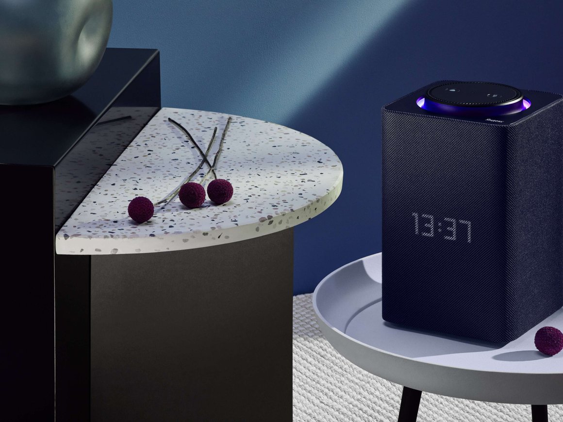 «Умная» колонка с экраном и расширение сервисов доставки — «Яндекс» представил новые продукты и услуги