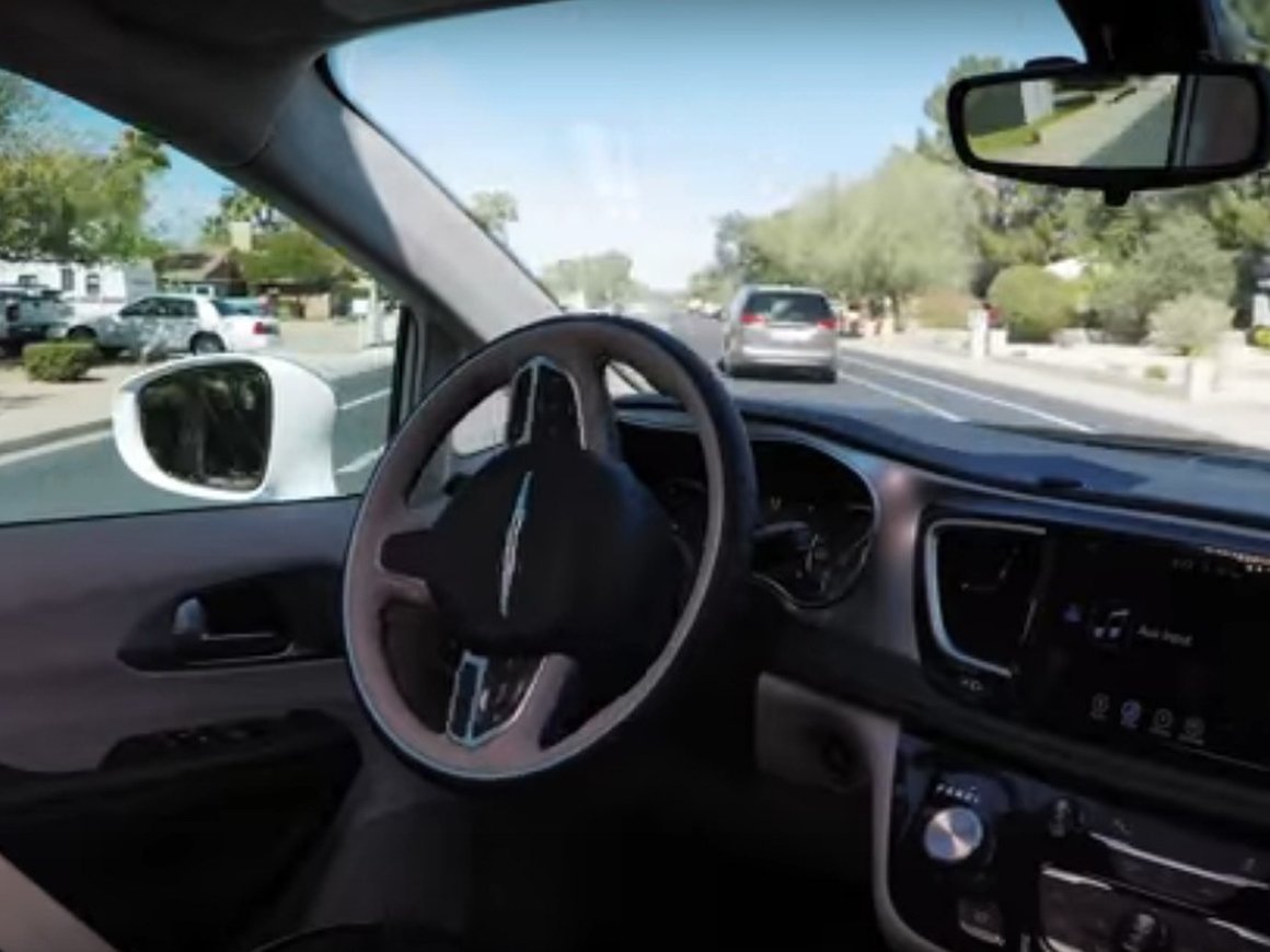 Видео: Waymo показала поездку на беспилотном автомобиле без водителя за рулем