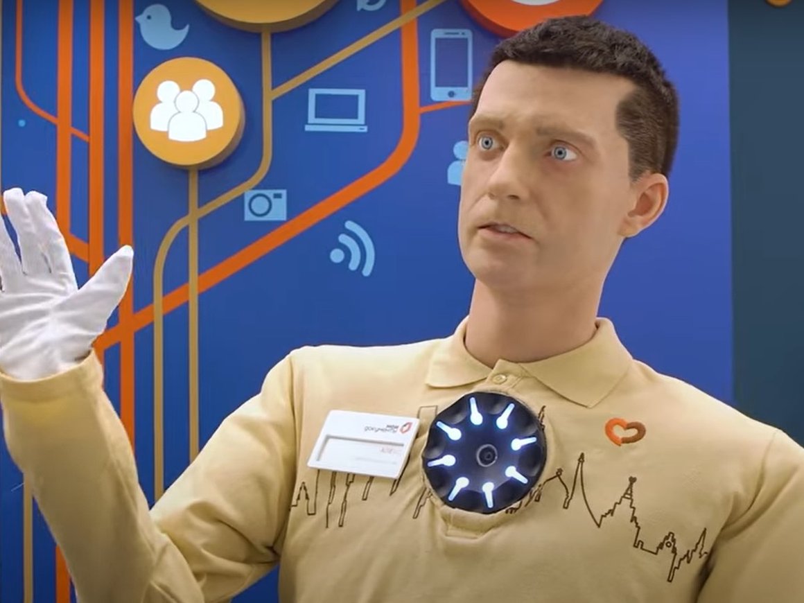 Российского робота-компаньона с подвижными руками представят на ВЭФ