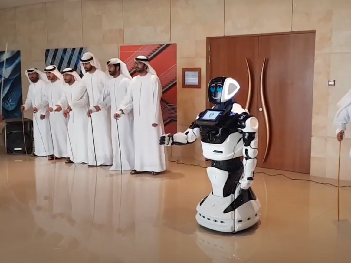 Российский Promobot попал в полицию Абу-Даби