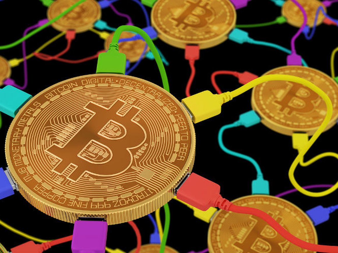 Курс биткоина за неделю растерял 30% и опустился ниже $6000