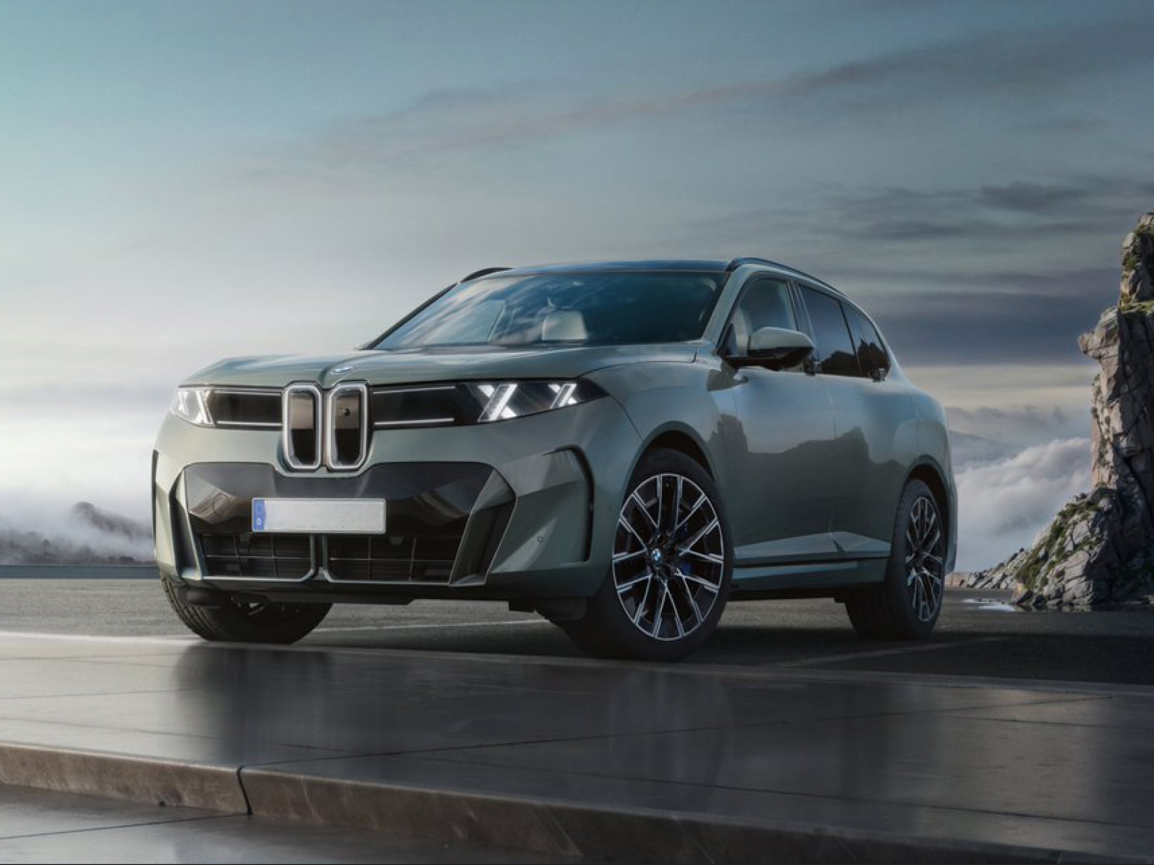 BMW представила обновлённый автомобиль X5 — в линейке бренда впервые появился электрокроссовер