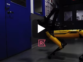 Видео: роботы Boston Dynamics научились помогать друг другу