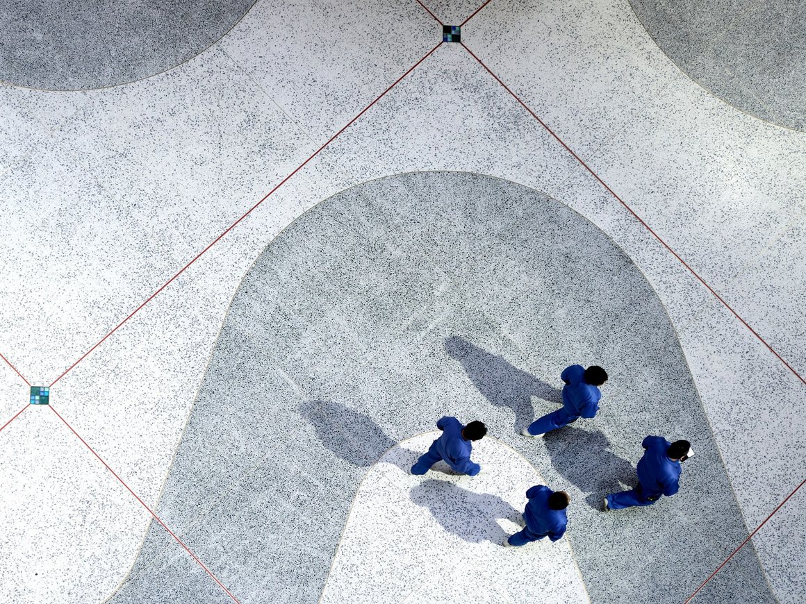 «Финам» запустит внебиржевые торги валютой, убытки из-за сбоя Crowdstrike превысили $5 млрд: главное 25 июля