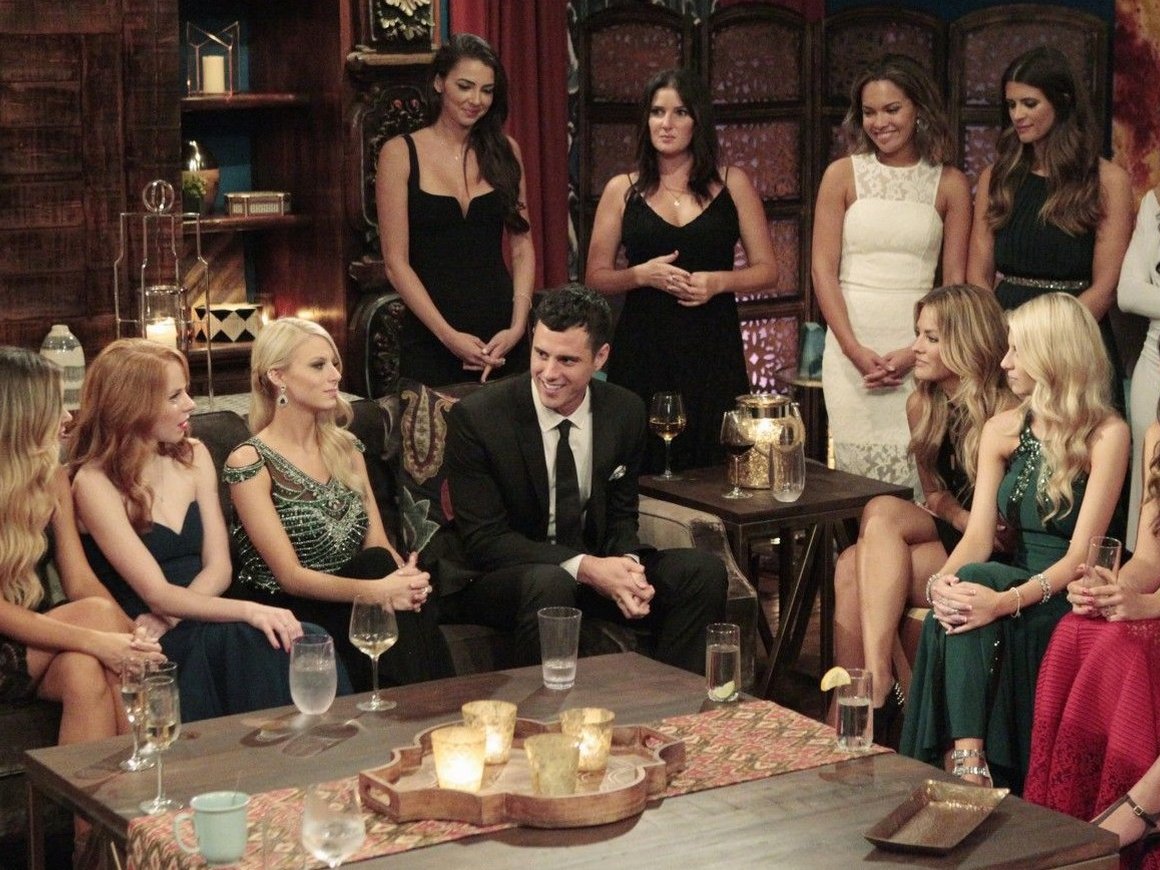 Владелец Tinder выпустил игру для дейтинга – выбор пар в ней напоминает шоу «Холостяк»