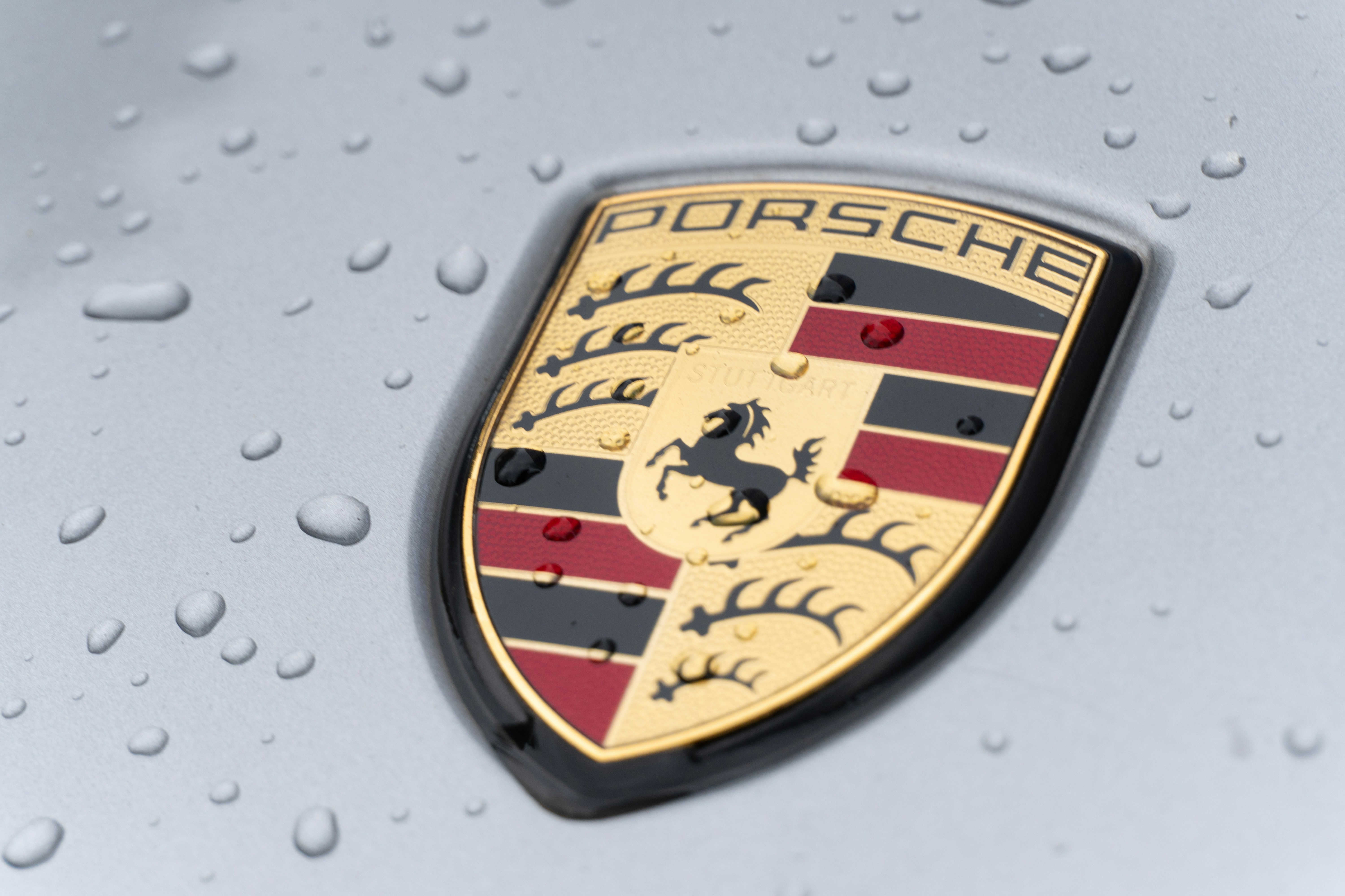 Porsche уволит директоров по финансам и продажам из-за низких показателей