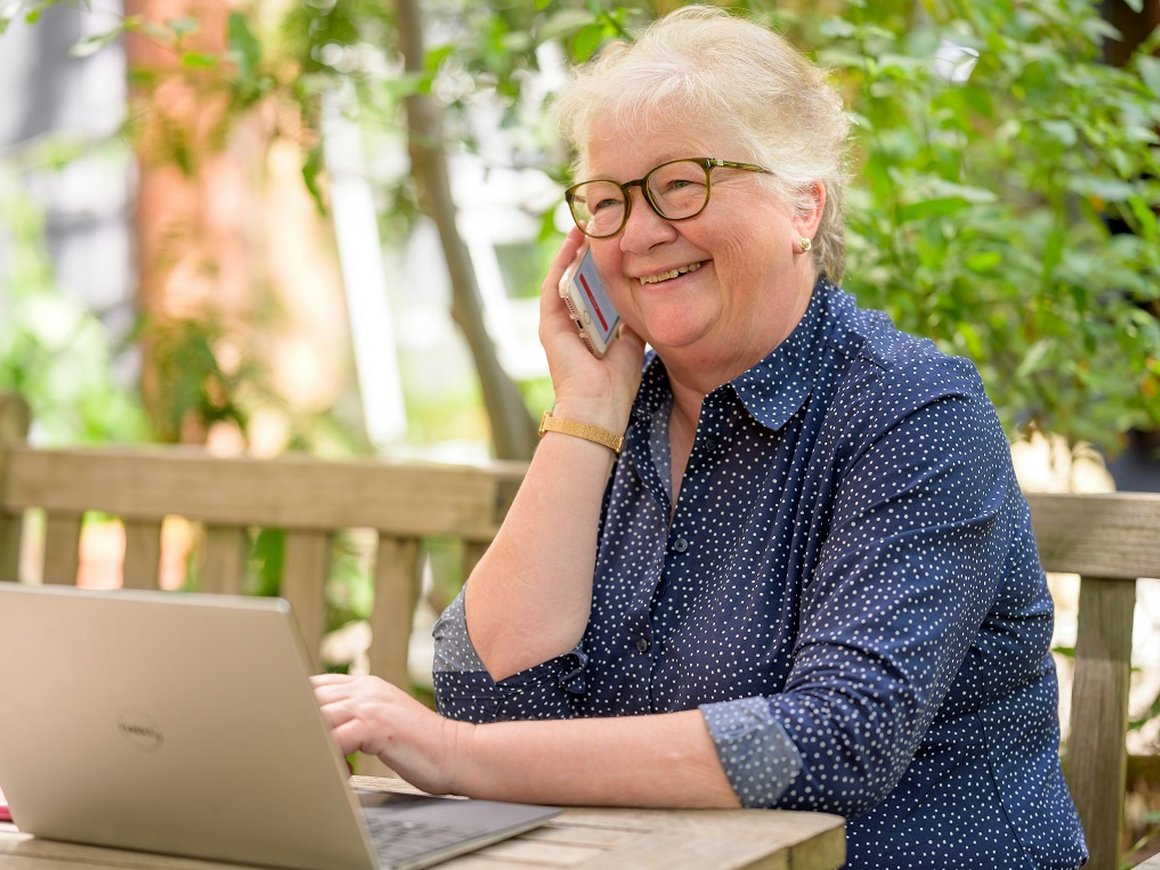 Британский оператор O2 представил «ИИ-бабушку» для общения с телефонными мошенниками