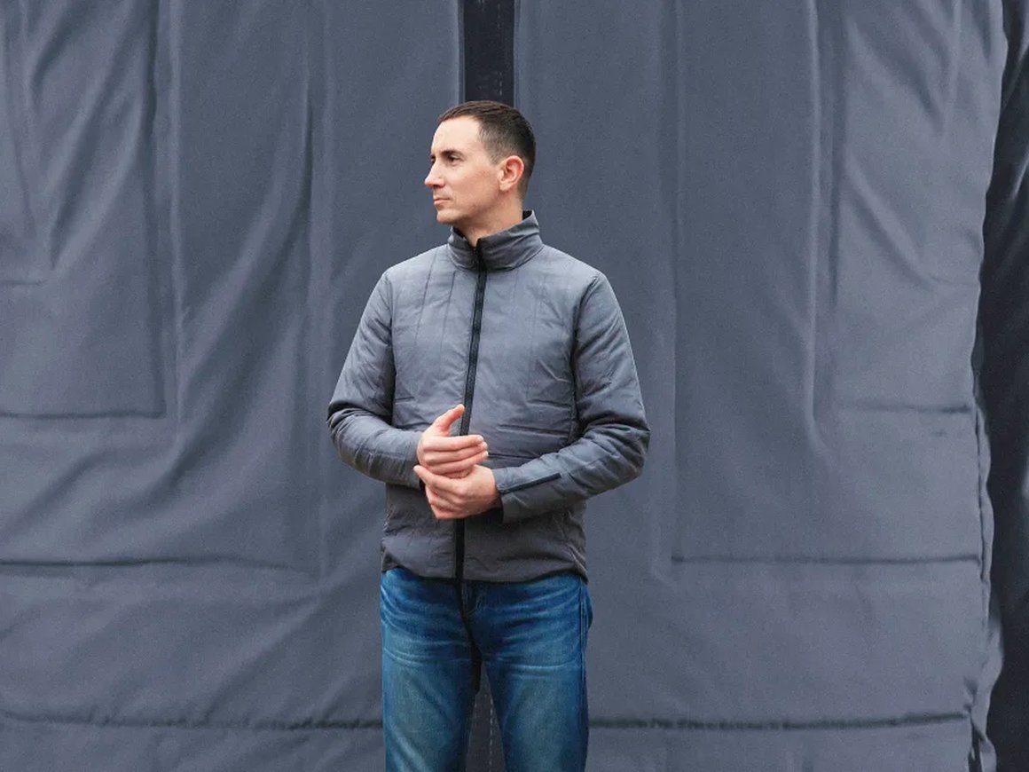 Эта куртка автоматически утепляется, когда становится холодно