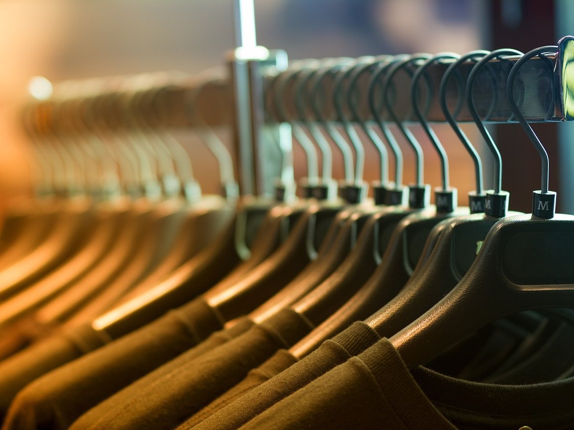 Магазины одежды в России до конца года перепишут ценники на свои товары