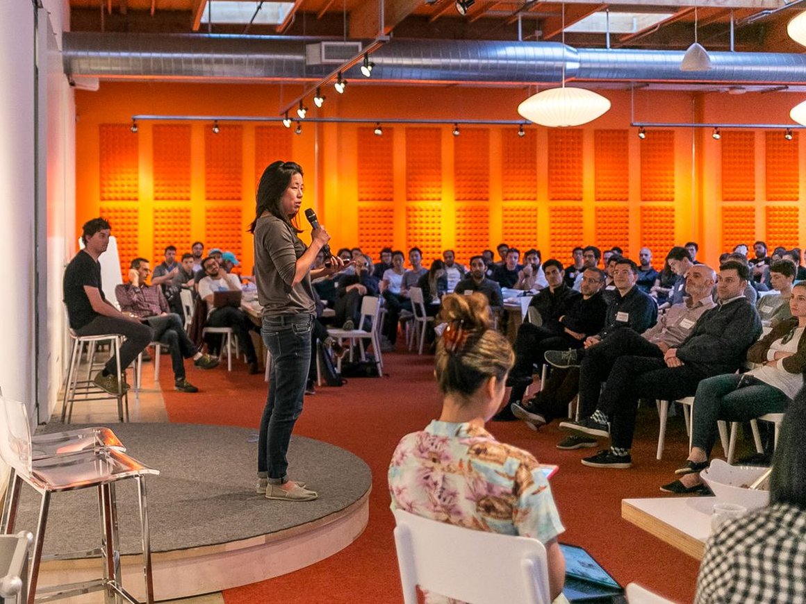 Волонтеры начали перевод лекций Y Combinator за 2019 год