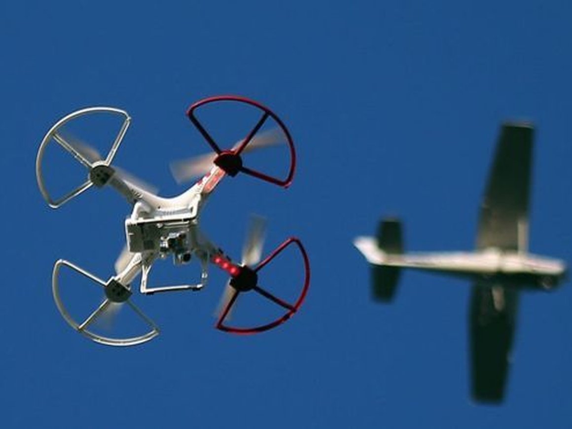 Для восстановления работы аэропорта Гатвик, который закрылся из-за дронов, привлекут армию