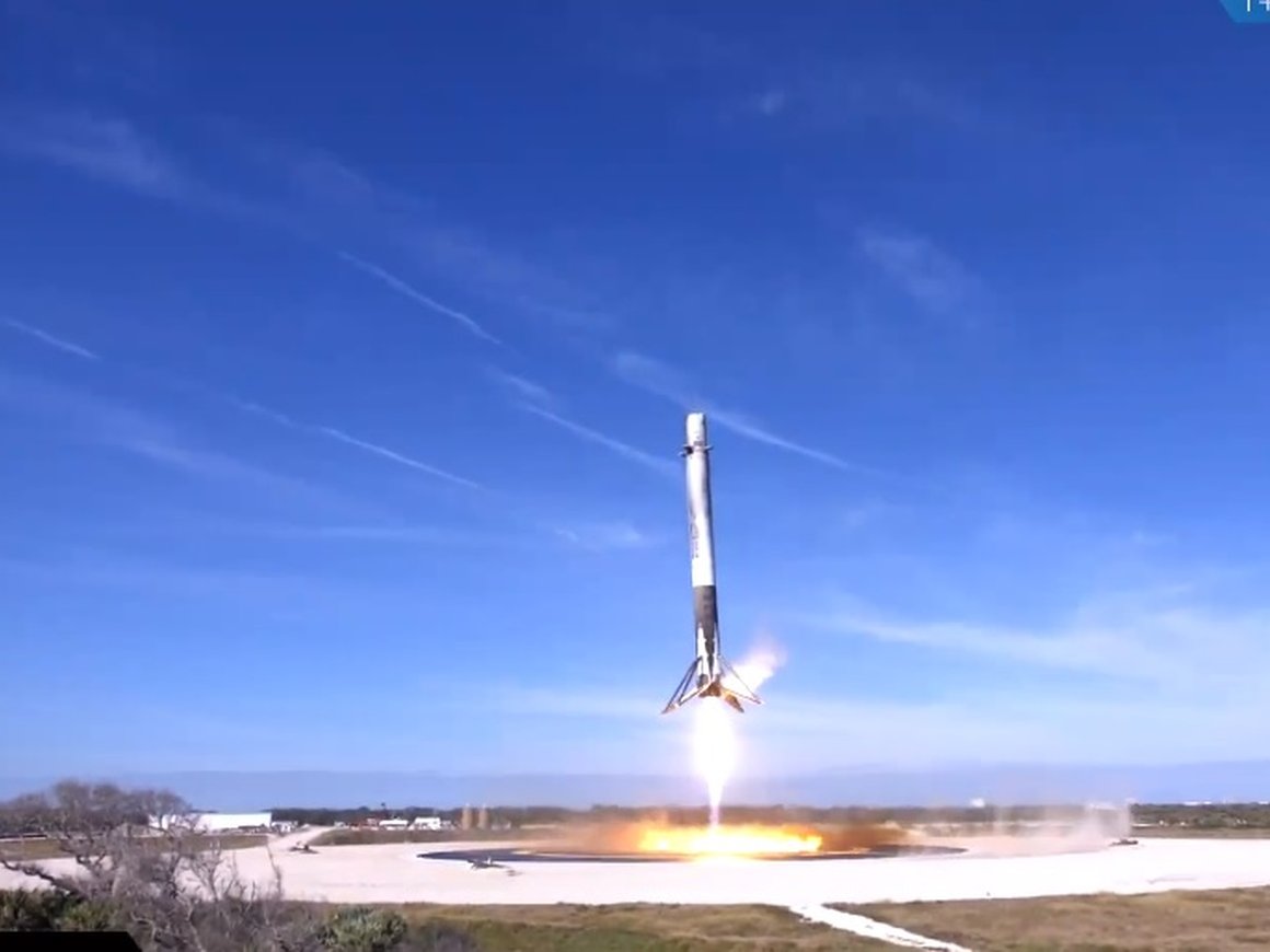 SpaceX впервые запустила груз для МКС на уже летавших в космос ракете и челноке