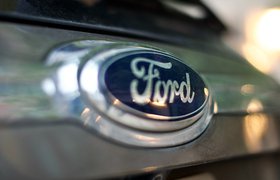Ford отложил поставки ряда моделей из-за дефицита шильдиков с лого бренда