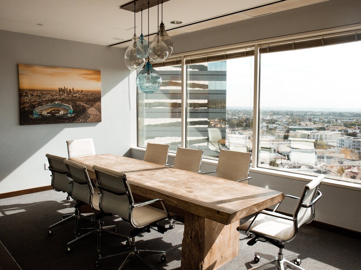 Когда нужно проводить совещания, чтобы они были продуктивными?