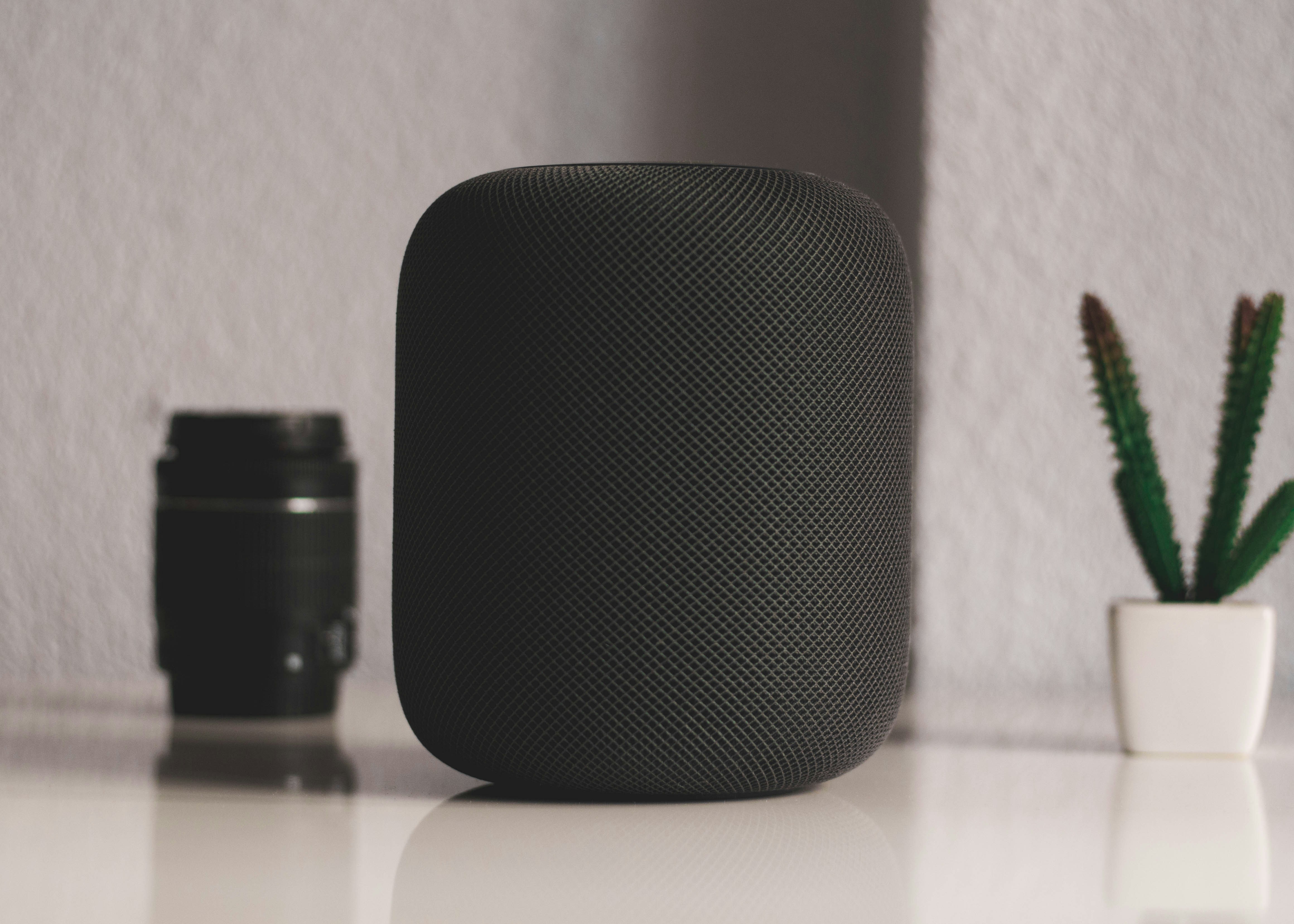 Apple представит умную колонку HomePod с экраном и поддержкой ИИ в 2025 году