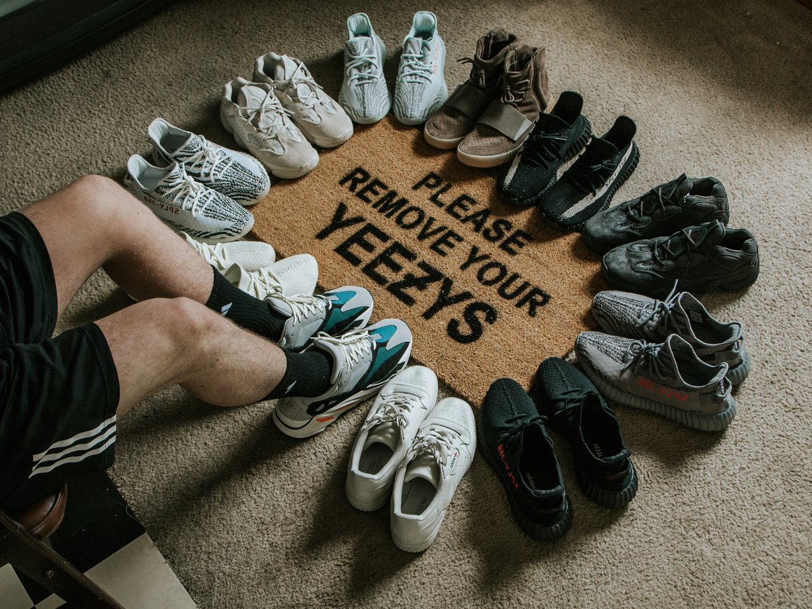 Adidas рассматривает вариант получения неустойки от Yeezy в $526 млн