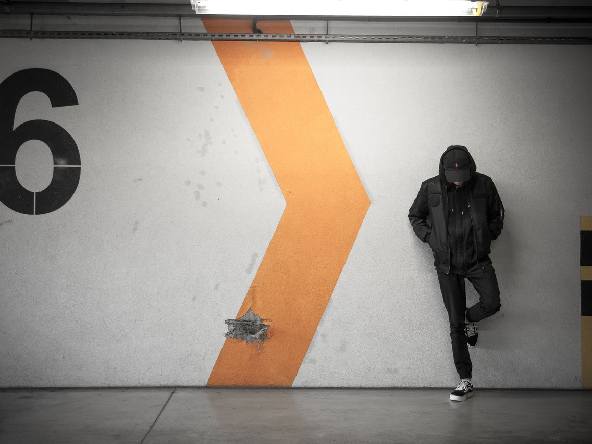 Люди страдают от одиночества в больших городах. Вот как можно это исправить