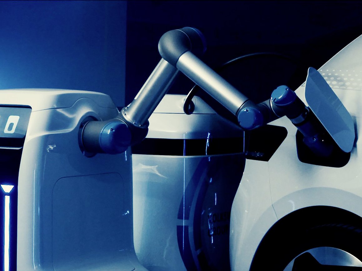 Volkswagen показал прототип робота для зарядки электромобилей