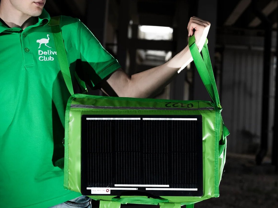 Delivery Club выдаст курьерам рюкзаки с солнечными батареями для зарядки телефонов