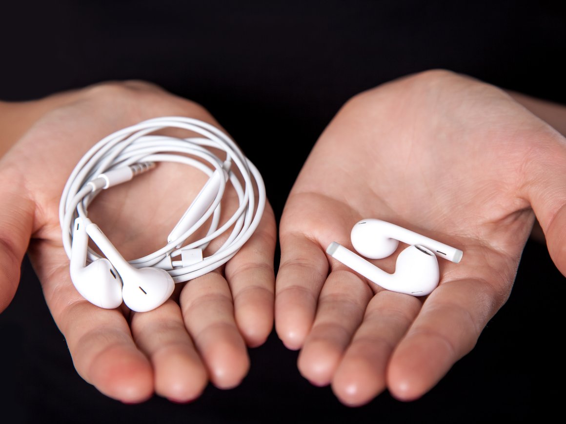 Россияне переходят на Bluetooth: беспроводные наушники заняли более половины рынка