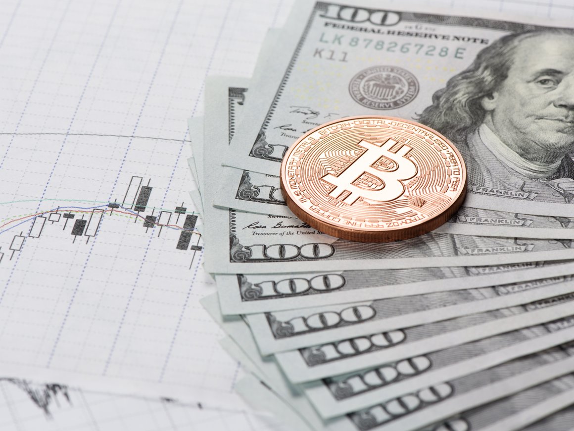 В 2017 бизнесмен продал все имущество и купил биткойны. Вот как он живет сейчас