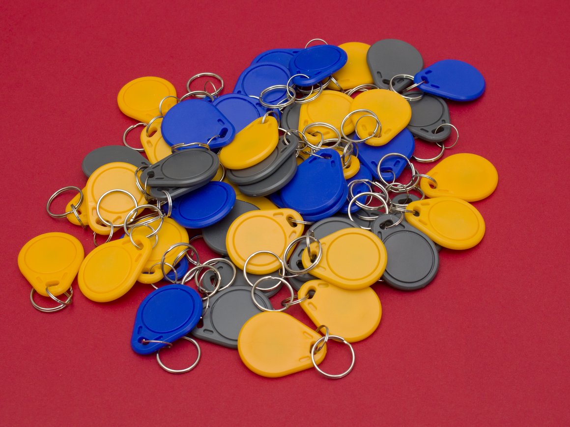 Вместо карт: Mastercard и российские банки запустили оплату брелоками